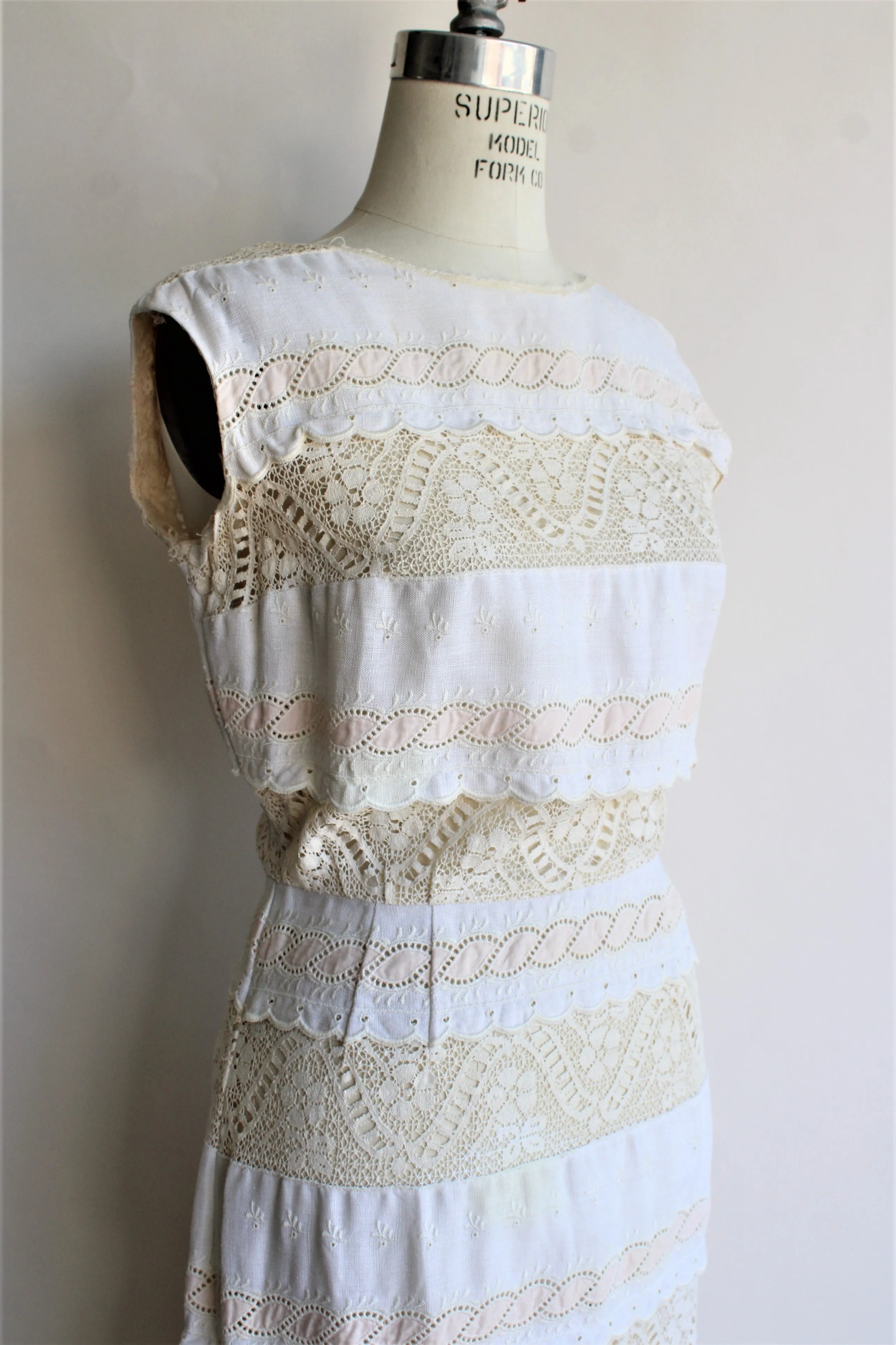 Vintage 1960s Linen and Lace Dress from Saks Fifth Avenue