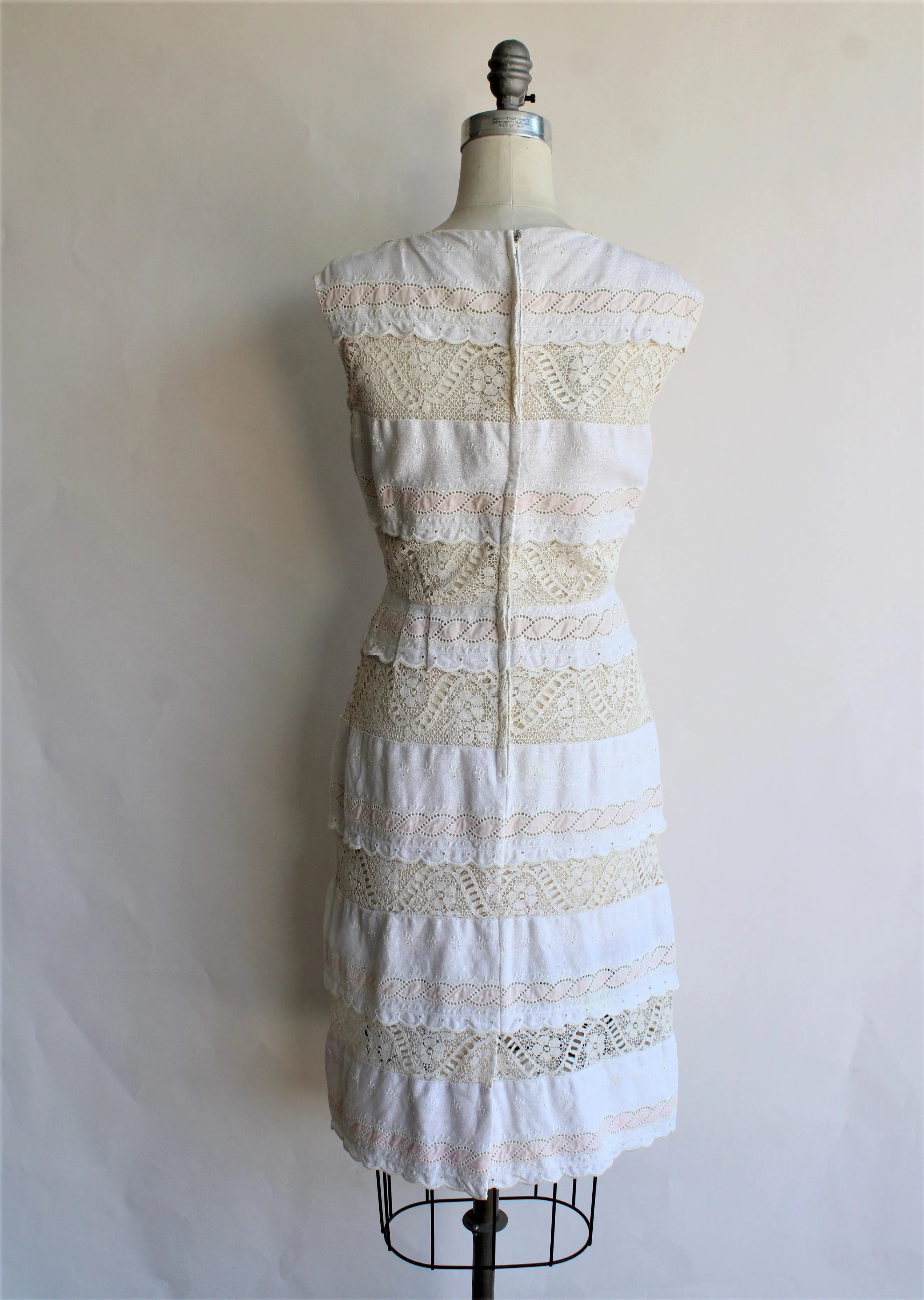 Vintage 1960s Linen and Lace Dress from Saks Fifth Avenue